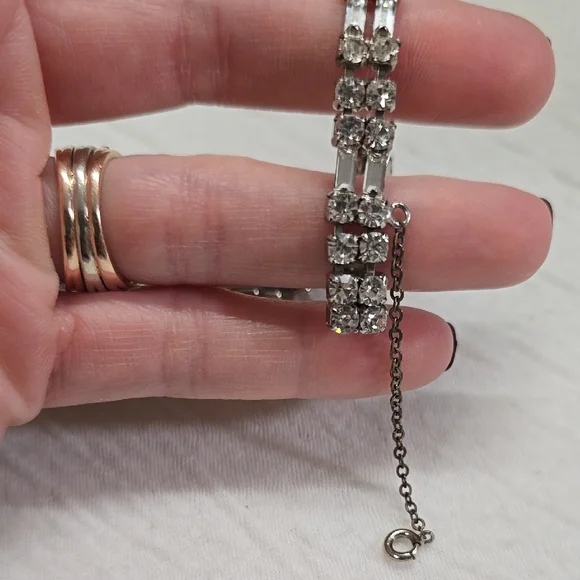 Elegant Silver Rhinestone Bracelet - Picture 4 of 7